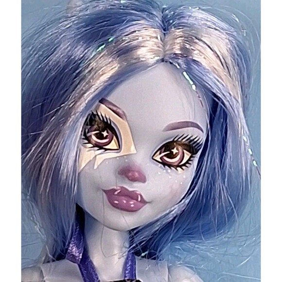2 Monster High Dolls Draculaura and Abbey Bominable Skulltimate Mattel Toys - Picture 8 of 15